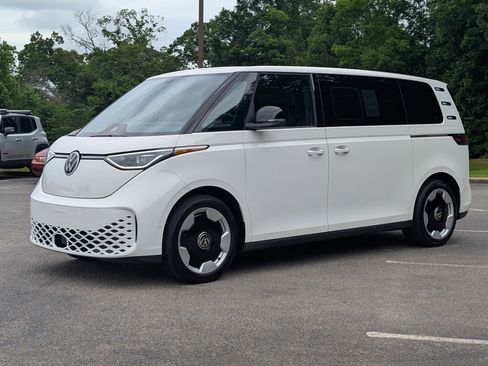 Used 2025 Volkswagen ID. Buzz Pro S Plus RWD image 5