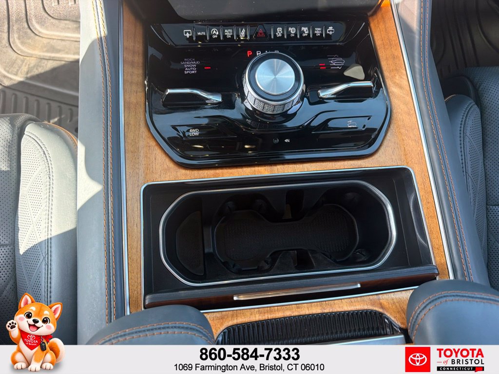 Used 2023 Jeep Grand Wagoneer Series III AWD/4WD image 28