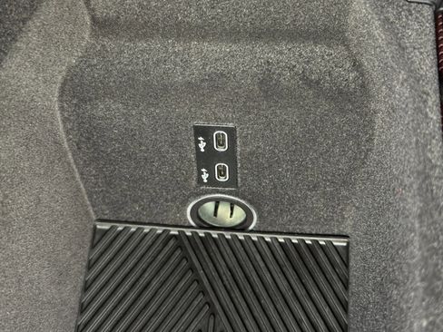 Used 2023 BMW i7 xDrive60 w/ Executive Package 2 image 36