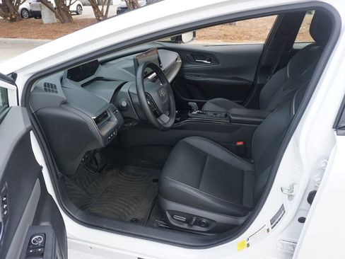 Used 2024 Toyota Prius Limited w/ Limited Premium Package FWD image 2