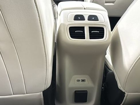 Used 2023 Buick Envision Avenir image 39