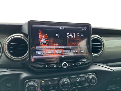 Used 2018 Jeep Wrangler Unlimited Sahara image 14