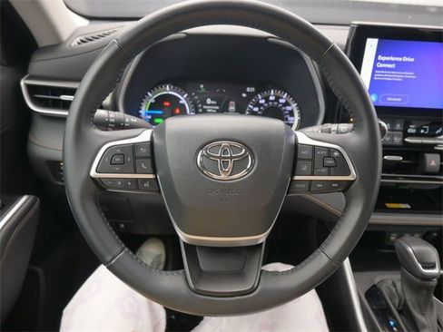 Used 2023 Toyota Highlander Bronze Edition image 21