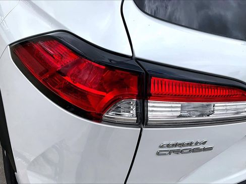 Used 2022 Toyota Corolla Cross LE w/ Moonroof Package image 29