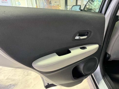 Used 2019 Honda HR-V LX image 28