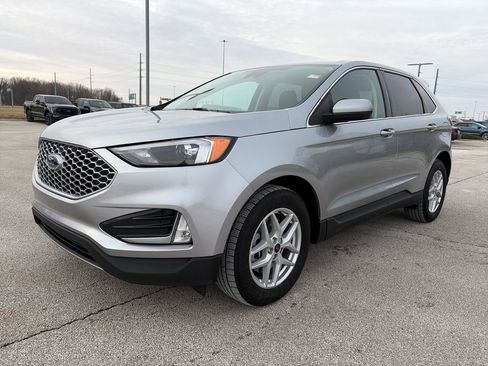 Used 2024 Ford Edge SEL w/ Convenience Package image 3
