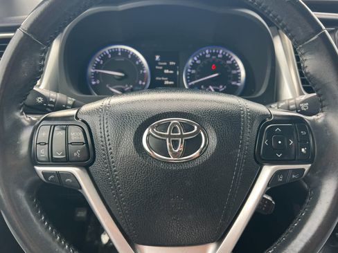 Used 2019 Toyota Highlander XLE image 24