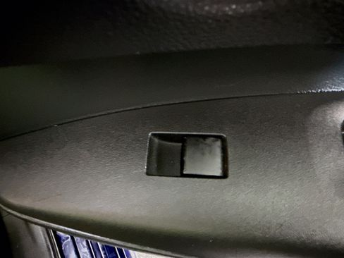 Used 2021 Toyota Corolla LE image 30