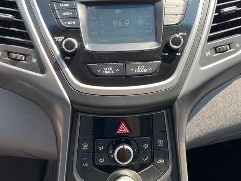 Used 2016 Hyundai Elantra SE w/ Option Group 02 FWD image 16