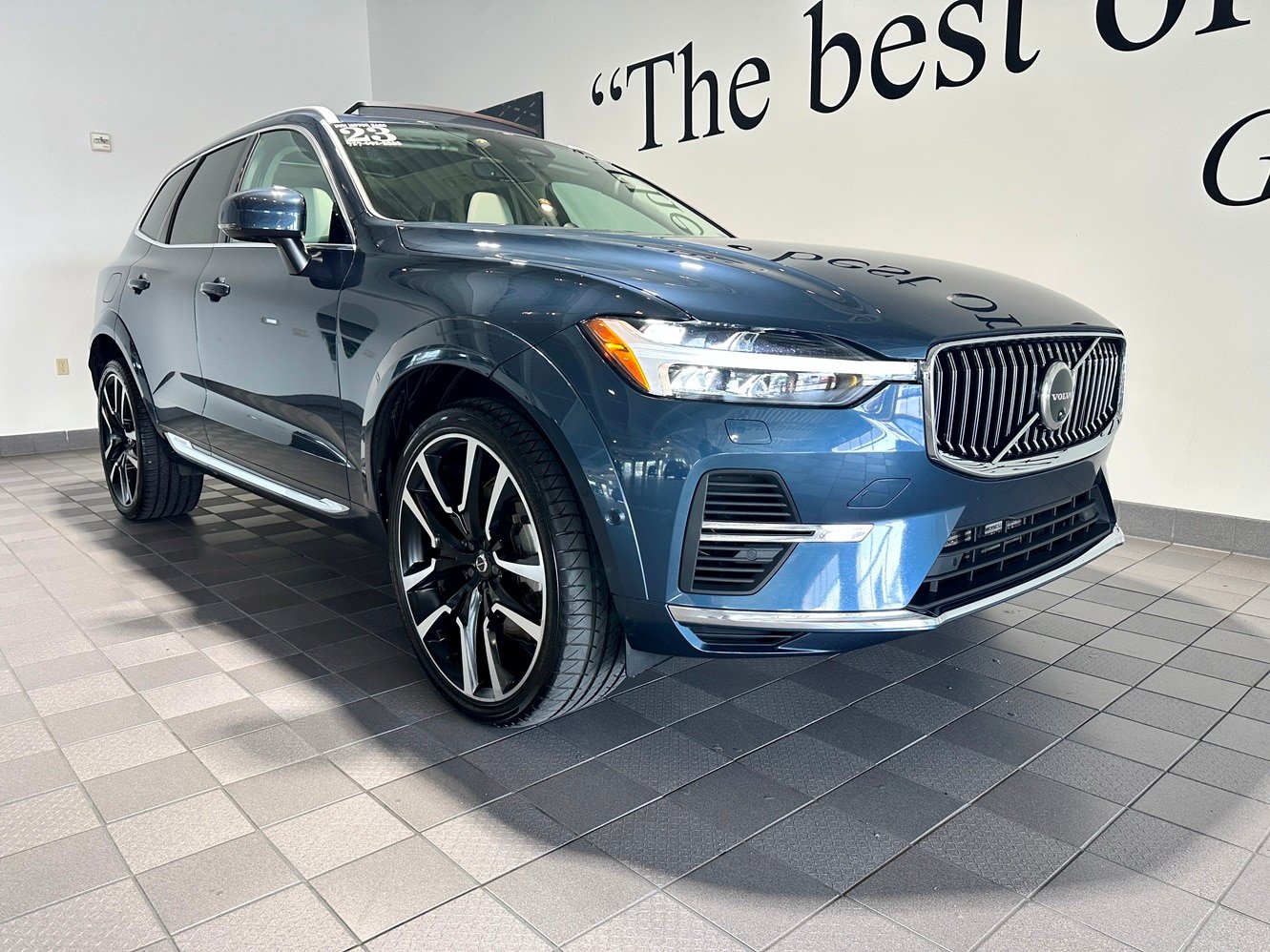 Used 2023 Volvo XC60 T8 Ultimate AWD/4WD image 1