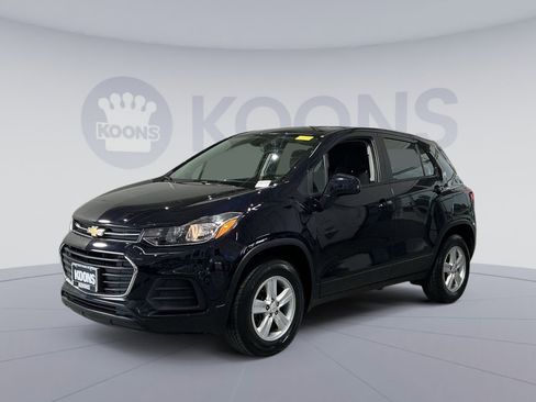 Used 2021 Chevrolet Trax LS AWD/4WD image 1