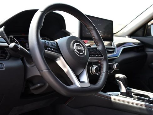 Used 2024 Nissan Altima 2.5 SR w/ SR Premium Package FWD image 14