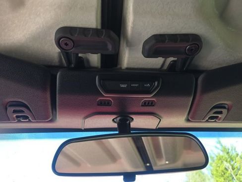 Used 2023 Jeep Gladiator Sport image 17