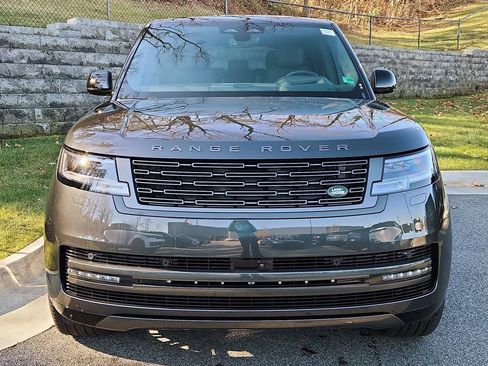 New 2025 Land Rover Range Rover Long Wheelbase SE image 8