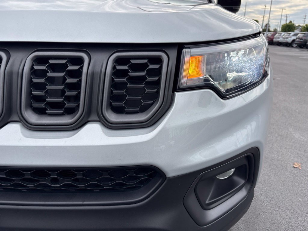 Used 2025 Jeep Compass Trailhawk AWD/4WD image 8