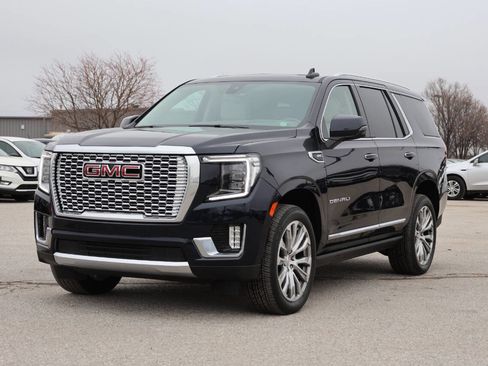 Used 2021 GMC Yukon Denali w/ Denali Premium Package image 6
