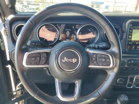 Used 2022 Jeep Wrangler Unlimited Sahara image 16