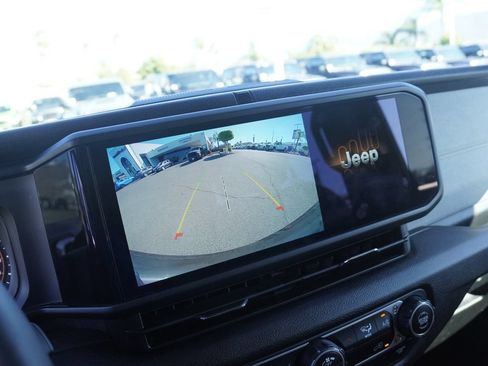 Used 2025 Jeep Wrangler Unlimited Sport AWD/4WD image 16