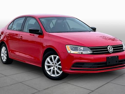 Used 2015 Volkswagen Jetta SE FWD image 2