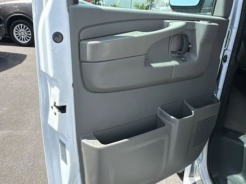 Used 2007 Chevrolet Express 3500 Extended Passenger w/ LT Preferred Equipment Group RWD image 20