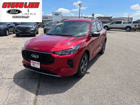 Used 2024 Ford Escape ST-Line w/ Tech Pack #1 AWD/4WD image 2