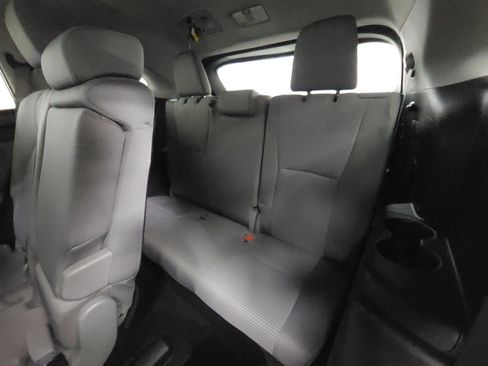 Used 2021 Toyota Highlander LE image 6