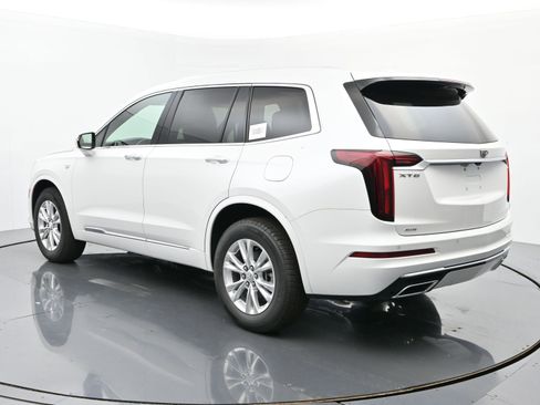 New 2025 Cadillac XT6 Luxury image 3