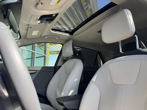 Used 2023 Kia Niro EX Touring image 27