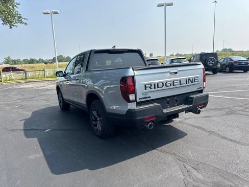 Used 2024 Honda Ridgeline Sport image 11