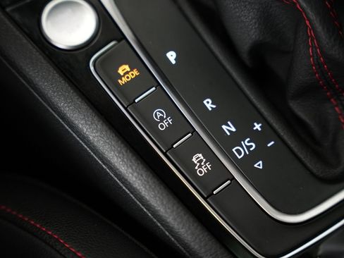 Used 2018 Volkswagen GTI SE w/ SE Leather Package FWD image 31