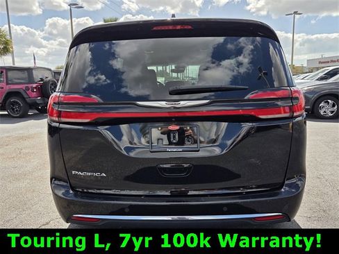 Certified 2024 Chrysler Pacifica Touring-L image 6