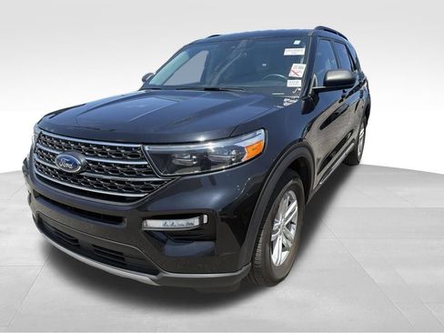 Used 2024 Ford Explorer XLT w/ Equipment Group 202A AWD/4WD image 9