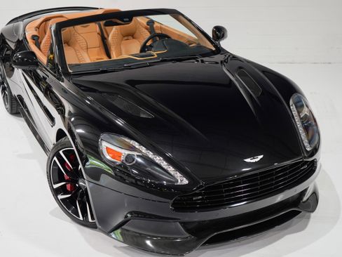 Used 2017 Aston Martin Vanquish Volante RWD image 28
