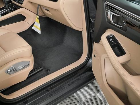 Certified 2026 Porsche Macan AWD/4WD image 25