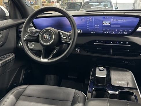 Used 2025 Buick Enclave Preferred image 31
