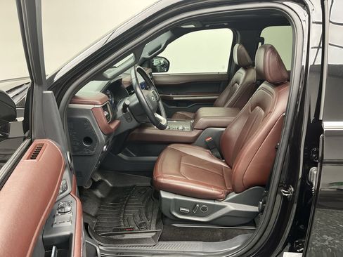 Used 2022 Ford Expedition Limited image 3