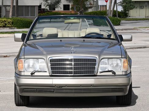Used 1995 Mercedes-Benz E 320 Convertible image 3