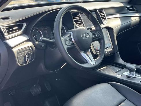 Used 2020 INFINITI QX50 Luxe w/ Navigation Package FWD image 12