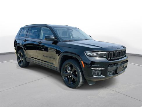 Used 2023 Jeep Grand Cherokee L Limited w/ Luxury Tech Group II image 2