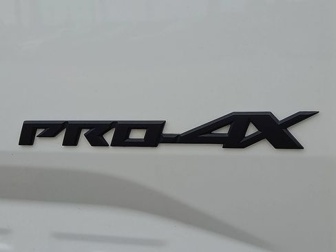 Used 2023 Nissan Frontier PRO-4X w/ Technology Package AWD/4WD image 9