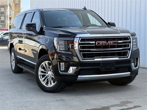 Used 2021 GMC Yukon XL SLT image 2