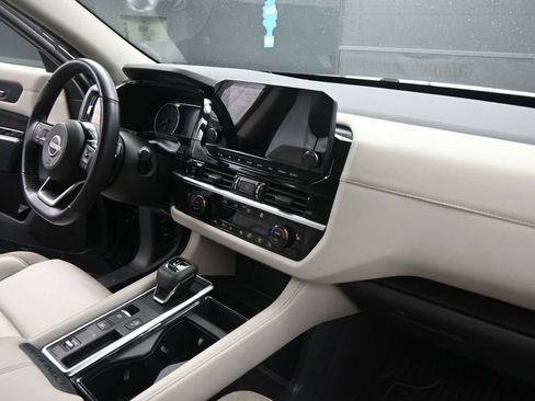 Used 2025 Nissan Pathfinder SL FWD image 23