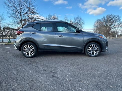 Used 2021 Nissan Kicks SV image 4