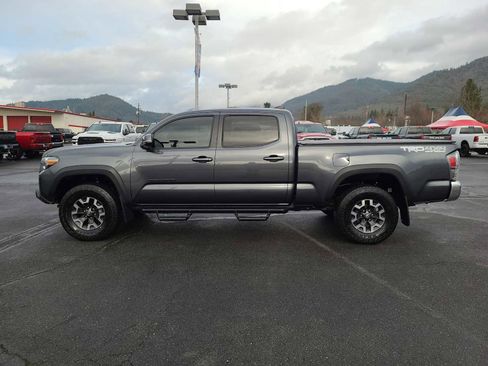 Used 2022 Toyota Tacoma TRD Off-Road w/ Black Out Package (TMS) image 11