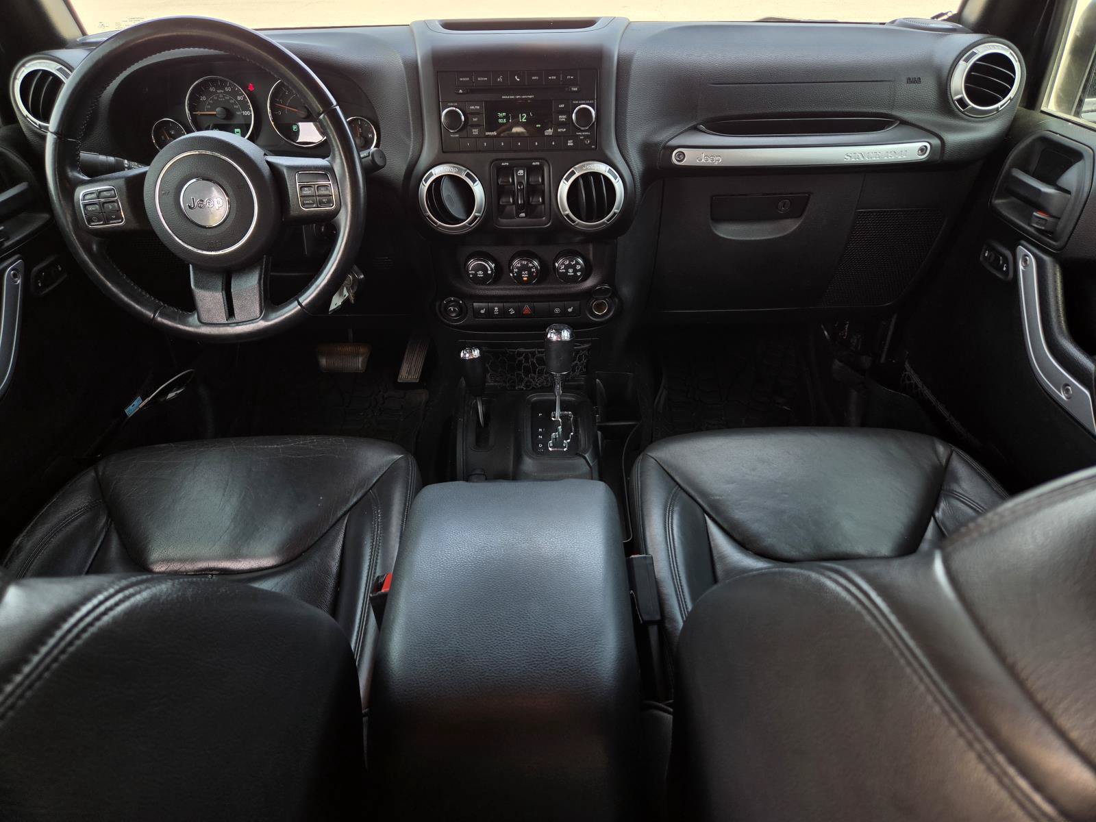 Used 2017 Jeep Wrangler Unlimited Rubicon w/ Connectivity Group AWD/4WD image 13