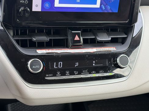 Used 2025 Toyota Corolla LE FWD image 19