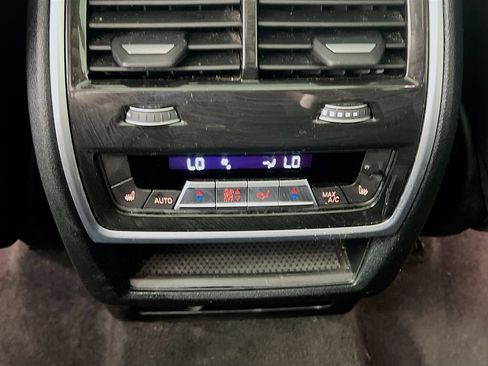 Used 2023 BMW X7 xDrive40i w/ M Sport Package AWD/4WD image 27
