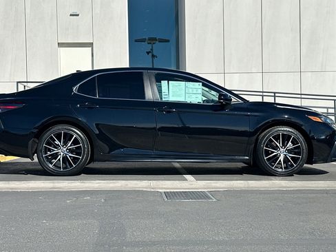 Used 2021 Toyota Camry SE image 2