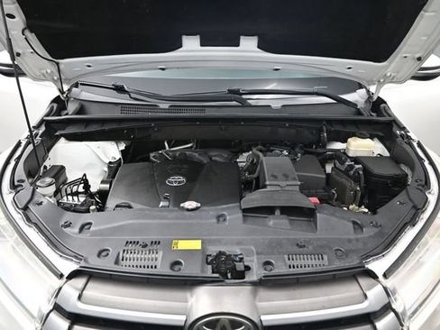 Used 2018 Toyota Highlander LE FWD image 20