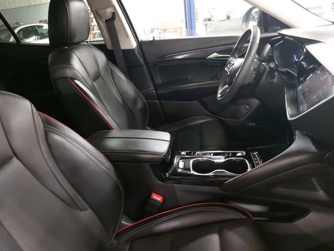 Used 2022 Buick Envision Essence w/ Technology Package II image 10